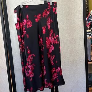 Women’s flowered skirt